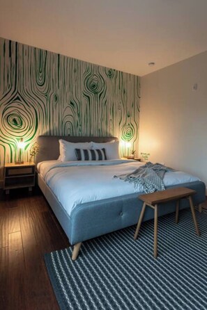 2 bedrooms, iron/ironing board, travel cot, free WiFi - Coffee Shops, Restaurants, Bars, Salons and Boutiques, just steps away. (Nashville)