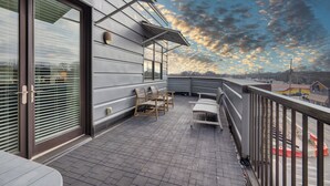 A balcony with a view of the sky, a table, and chairs. - Chic Boutique Condo in Nashvilles coveted 12 South Neighborhood Coffee Shops, Restaurants, Bars and Boutiques, just steps away. <br>Featuring plush linens , bath products and a balcony with free parking! (Nashville)