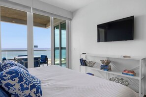 2 dormitoris, planxa i posts de planxar i un bressol de viatge