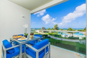 屋外ダイニングエリア