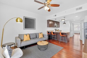 Smart TV - Chic Boutique Condo in Nashvilles coveted 12 South Neighborhood Coffee Shops, Restaurants, Bars and Boutiques, just steps away. <br>Featuring a King bed plush linens , bath products and a balcony with free parking! (Nashville)