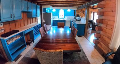 1/2 mile to EVL, Lake, HOT TUB, Pets welcome