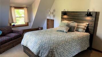 4 bedrooms, desk, iron/ironing board, free WiFi