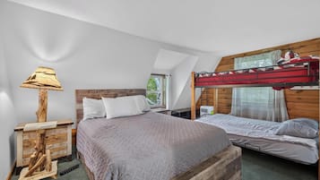 4 slaapkamers, een bureau, een strijkplank/strijkijzer, gratis wifi