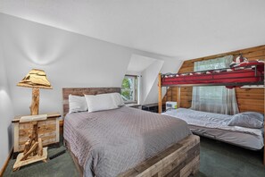 4 Schlafzimmer, Schreibtisch, Bügeleisen/Bügelbrett, kostenloses WLAN