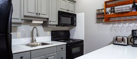 Microwave, dishwasher, coffee/tea maker, cookware/dishes/utensils