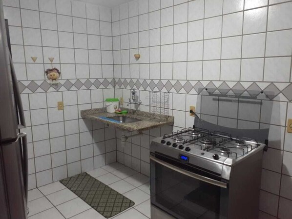 Fridge, microwave, stovetop, blender