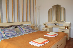 3 bedrooms, iron/ironing board, free WiFi, bed sheets - Apartment Aquamarin with heated pool and garden (Banjole)