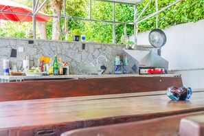 Outdoor dining - Apartment Aquamarin with heated pool and garden (Banjole)