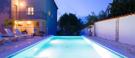 Outdoor pool, a heated pool