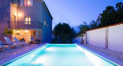 Apartment Aquamarin with heated pool and garden