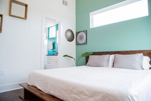 2 bedrooms, desk, free WiFi, bed sheets
