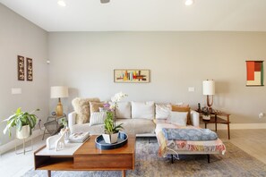 Smart TV, video games, DVD player, offices - High Desert Home 15 Minutes from North Palm Springs (Desert Hot Springs)