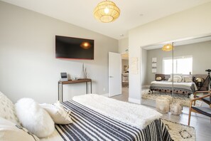 4 bedrooms, iron/ironing board, free WiFi, bed sheets - High Desert Home 15 Minutes from North Palm Springs (Desert Hot Springs)