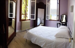 6 bedrooms, iron/ironing board, free WiFi, bed sheets