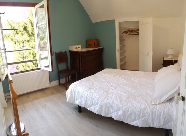 6 Schlafzimmer, Bügeleisen/Bügelbrett, kostenloses WLAN, Bettwäsche