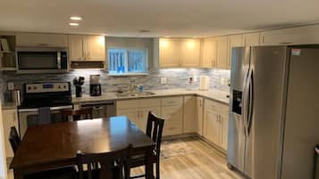 Kochgeschirr/Geschirr/Besteck