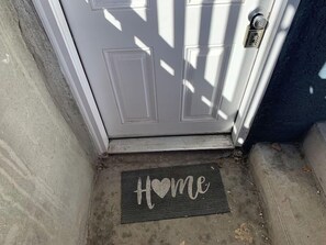 Exterior detail - DIA HideAway -2BR, 15 min from DIA DT, Anschutz MD (Commerce City)