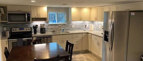 Cookware/dishes/utensils