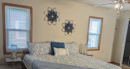 Cute 3BR 3BA Handicap Acc BR and BA WIFI SMART TV