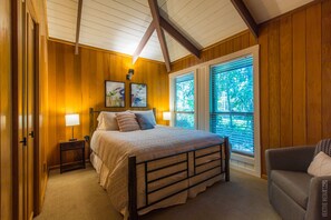 5 bedrooms, WiFi, bed sheets