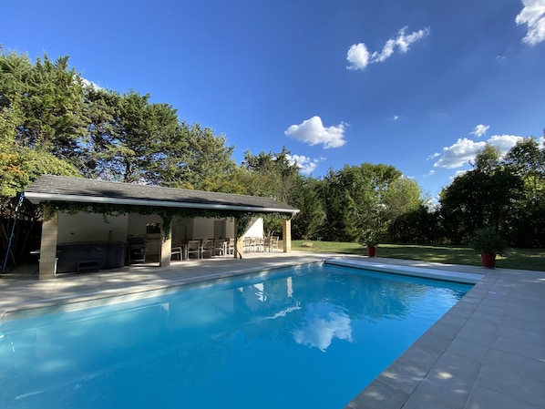 Piscine extérieure, piscine chauffée