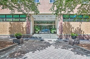 Exterior detail - Downtown 1BR - LOW Cleaning Fee! Centrally Located/All Attractions!  (Atlanta)