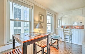 Fridge, microwave, stovetop, dishwasher - Downtown 1BR - LOW Cleaning Fee! Centrally Located/All Attractions!  (Atlanta)