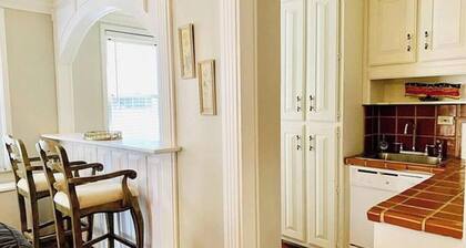 Short Walk to All Downtown Attractions!