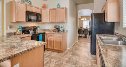 Peaceful Colorado Springs Retreat sleeps 16+