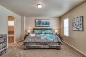 7 bedrooms, iron/ironing board, WiFi, bed sheets - Peaceful Colorado Springs Retreat sleeps 16+ (Colorado Springs)