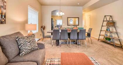 Peaceful Colorado Springs Retreat sleeps 16+