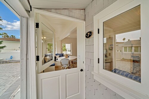 SPECIAL 2/8-2/10  195/NT DESIGNER COTTAGE - 3 MIN. WALK TO BEAUTIFUL BEACHES!