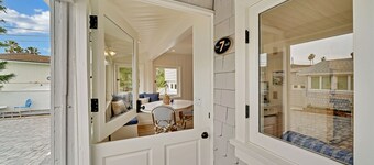 SPECIAL 4/27 - 4/30  225/NT DESIGNER COTTAGE - 3 MIN. WALK TO BEAUTIFUL BEACHES!