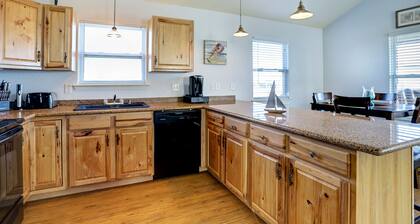 Easy Beach Access, Family Friendly, Fenced Yard, Ocean Views