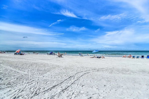 Una playa cerca, toallas de playa