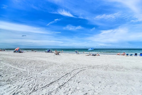 Perfect Beach Condo!  Steps from Beach and Dining~Open Post Hurricanes!