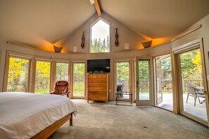 4 bedrooms, desk, iron/ironing board, free WiFi