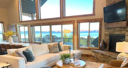 Luxury lakeview cabin w/hot tub, pool, sports courts, pickleball, private beach!