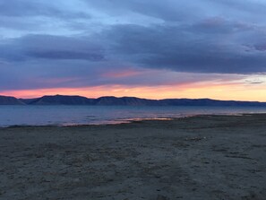 Beach towels - Luxury lakeview cabin w/hot tub, pool, sports courts, pickleball, private beach! (Fish Haven)
