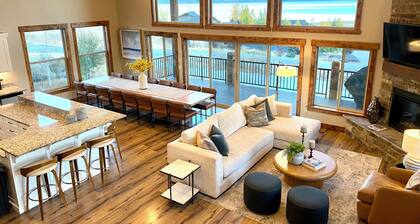Luxury lakeview cabin w/hot tub, pool, sports courts, pickleball, private beach!