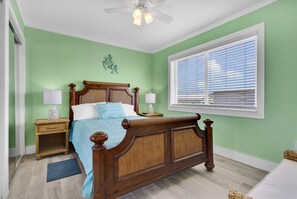 4 bedrooms, WiFi - Yellow 3 Story Home (Key Largo)