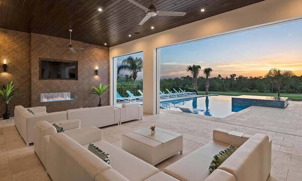 Pool - Luxurious Mansion with Infinity Pool at Reunion (Kissimmee)