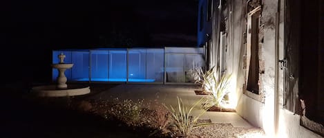 Una piscina cubierta, una piscina climatizada