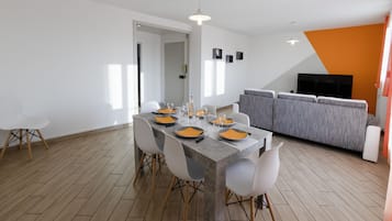 Apartment, 2 Bedrooms | In-room dining