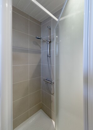 Apartment, 2 Bedrooms | Bathroom shower