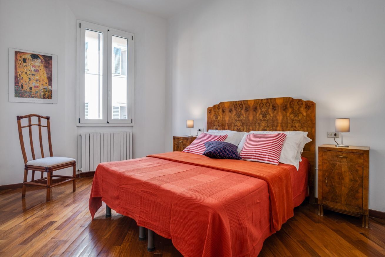 2 bedrooms, iron/ironing board, internet