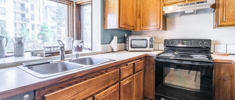 Casa de ciudad, 2 habitaciones (Helios S #5) | Cocina privada