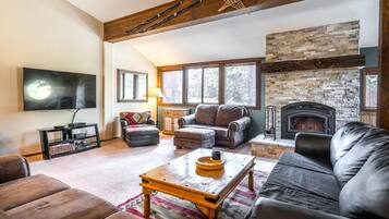 Townhome, 2 Bedrooms (Helios S #5) | Living room | TV, DVD player