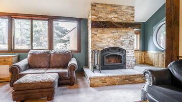 Townhome, 2 Bedrooms (Helios S #5) | Living room | TV, DVD player